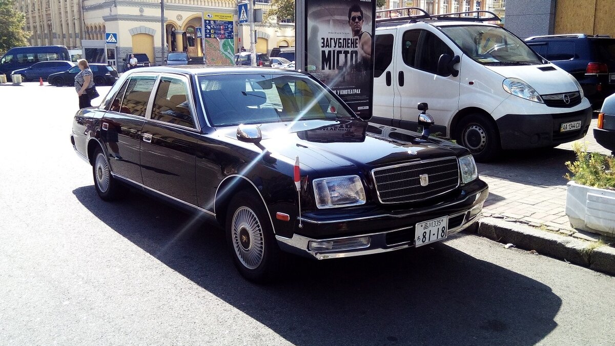 Скромная роскошь — Toyota Century (1997-2016) в Киеве | Cool Cars Of  Ukraine | Дзен