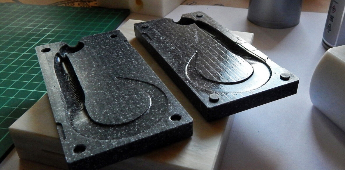 Форма-молд для отливки силиконовых приманок из магазина "Купиджиг"