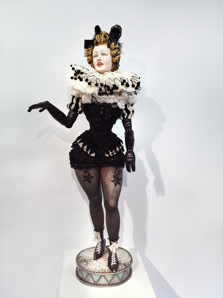 "Диги диги ду" Художник: Юлия Сочилина. Материал: дерево, винтажные ткани