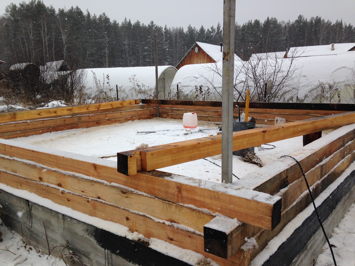 Начало укладки бруса