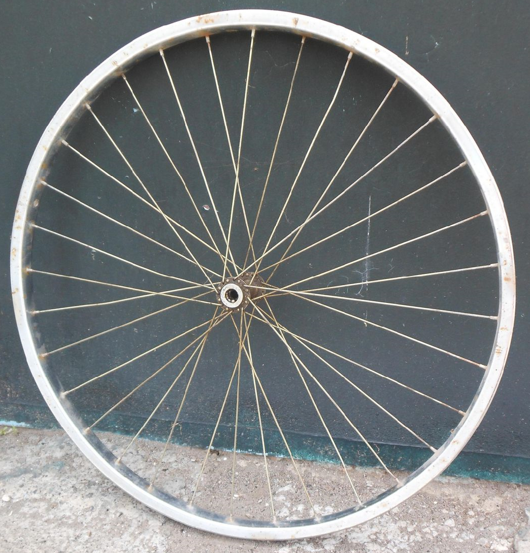 Простое колесо от велосипеда.