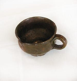 Чашка для питья и приема пищи. Русские старообрядцы. Снимок сделан в школьном музее д. Мысы.