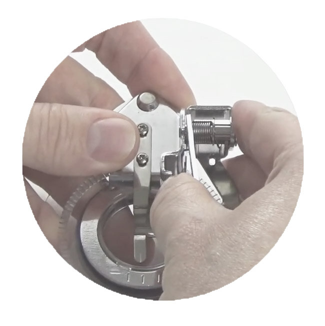 Металл лапки мягкий и рычаг можно легко подогнуть если он за что то цепляется