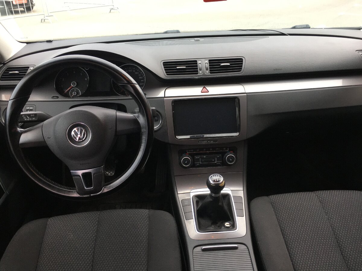 VW Passat B6 2010 года. 1.6 МКПП. Пробег 157 000 т.км.