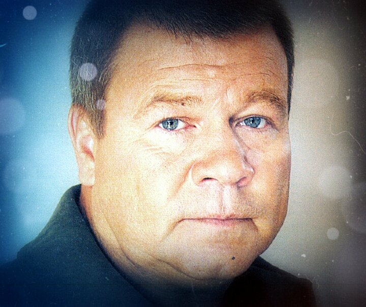 В детстве будущий Дукалис был отнюдь не пай-мальчиком. Некоторое время исполнитель роли старшего лейтенанта милиции даже состоял на учёте в детской комнате. Впрочем, молодой человек быстро исправился – взялся за учёбу и занялся спортом. Сергея привлекли гребля на лодках-каное и плавание.