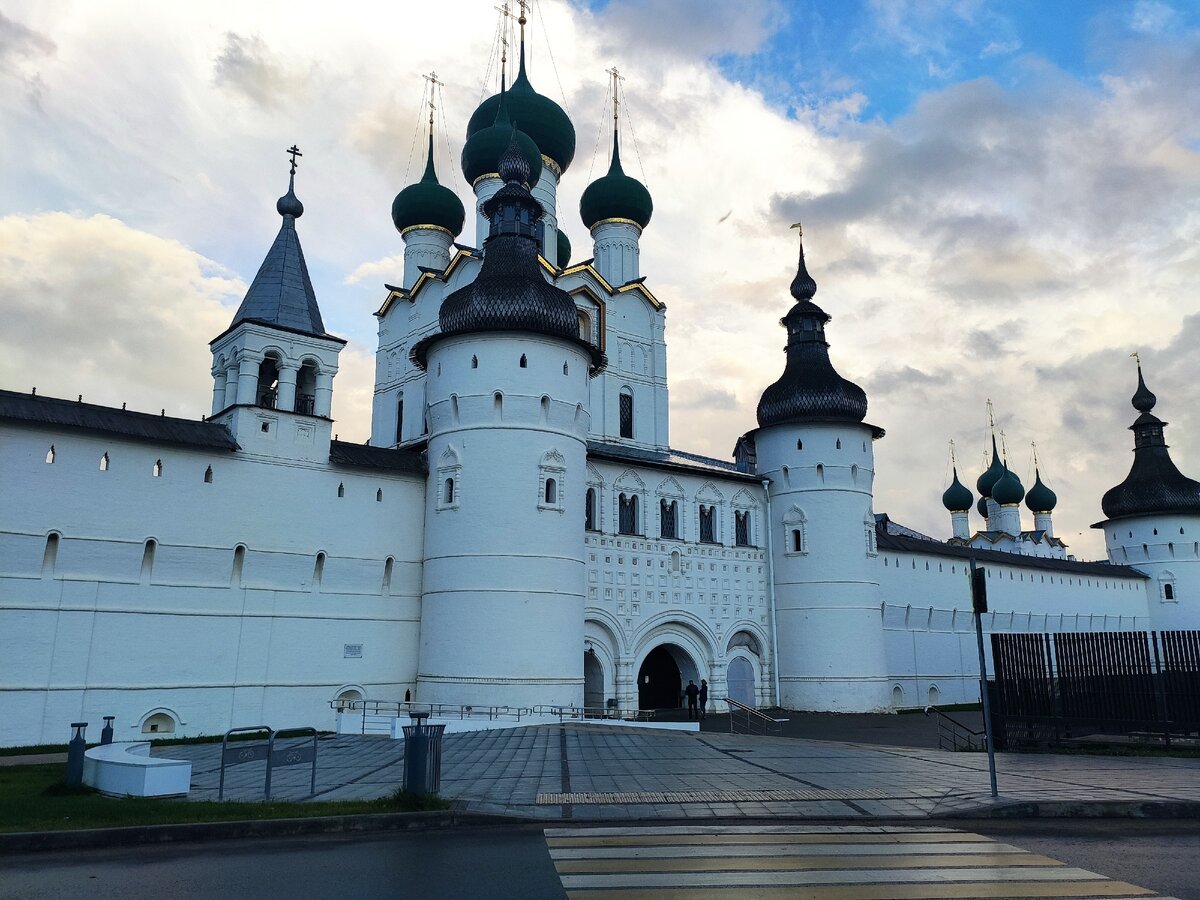 Вход в Кремль. Церковь Иоанна Богослова.