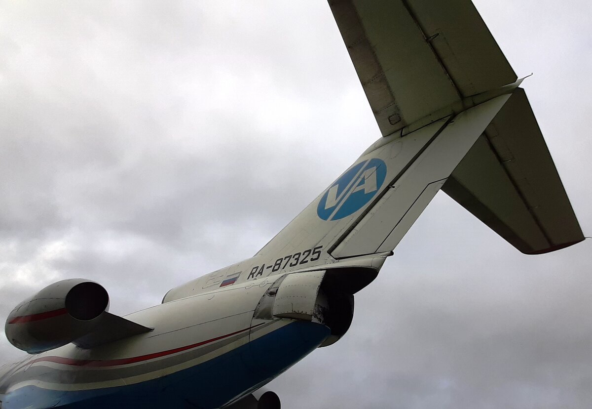 Не Ту-154, но тоже Vladivostok Avia. Сфотографировала во Владивостоке