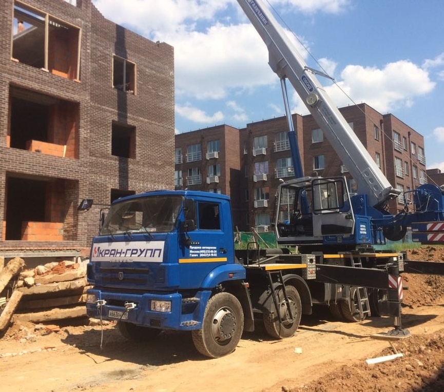 Автокран. Источник фото: https://arendaavtokrana.com/