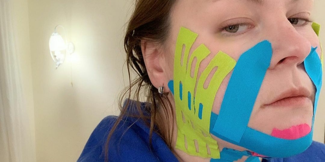 Чем отличается тейп от обычного пластыря?