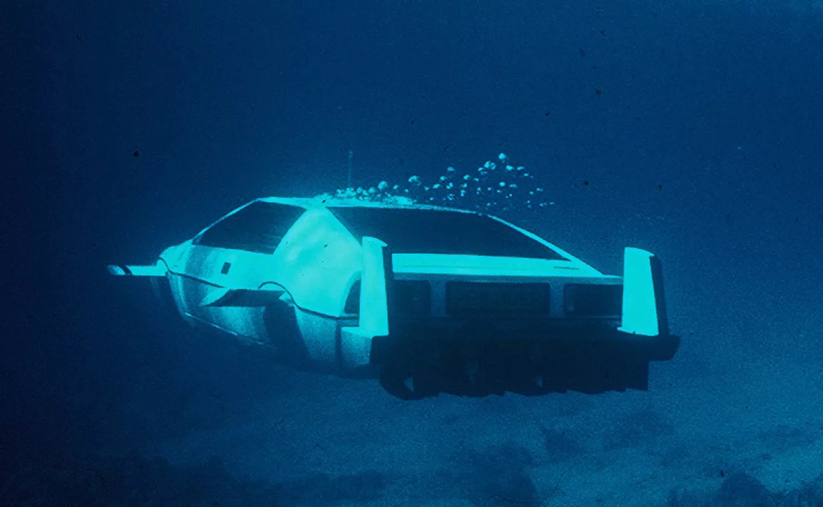 Машины под водой. Lotus Esprit Submarine. Машина подводная лодка Джеймса Бонда. Машина амфибия Джеймса Бонда. Lotus Esprit субмарина.