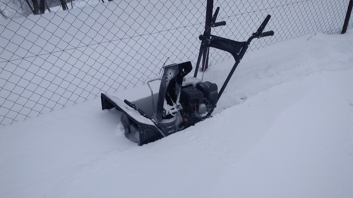 Оптимальные обороты двигателя снегоуборщика. Нужен ли полный газ и что ...
