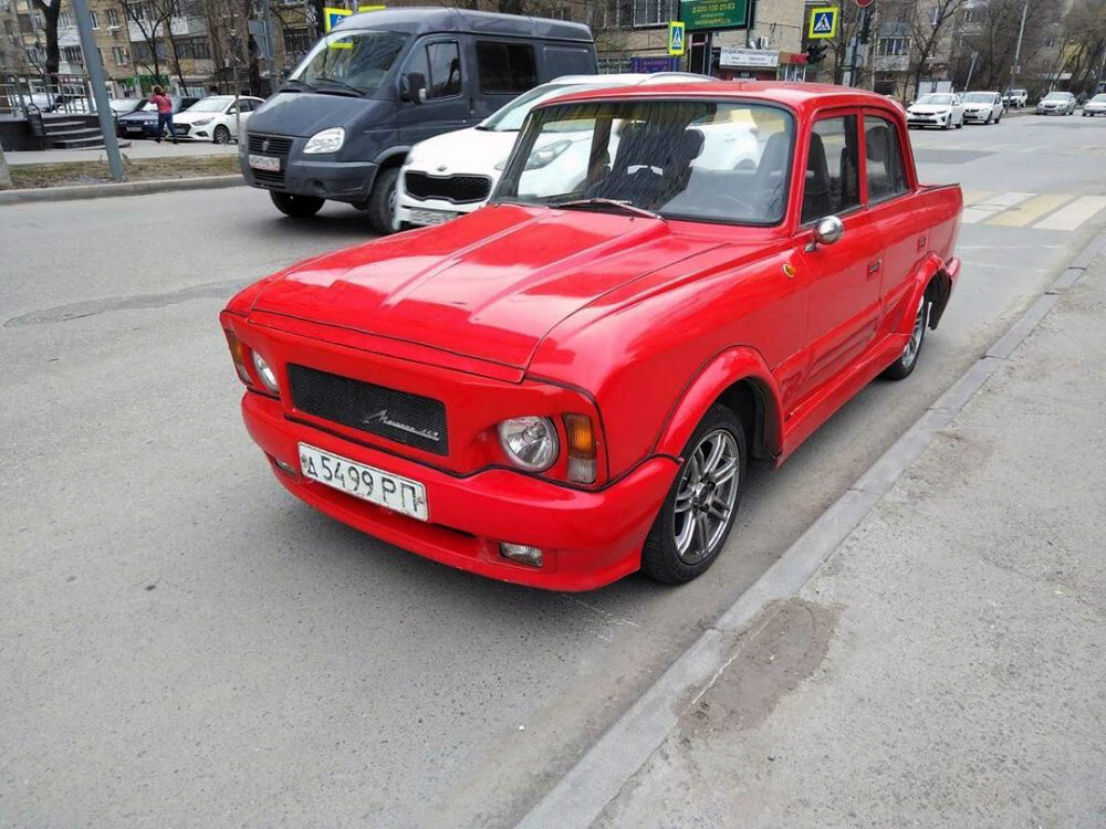 Сложно подобрать слова для описания шедеврального тюнинга Москвича