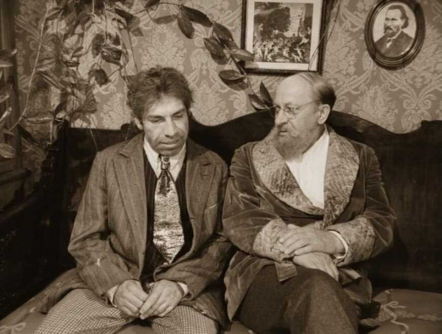 Полиграф Полиграфович Шариков и профессор Преображенский