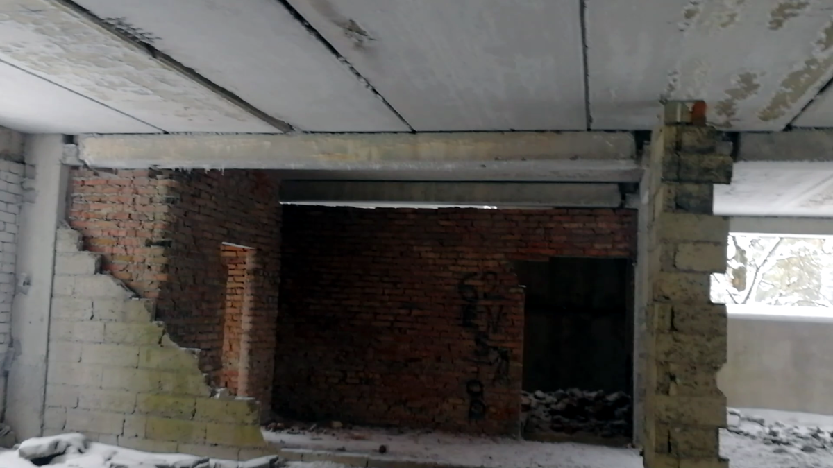 Внутри здания общежития дежурной смены