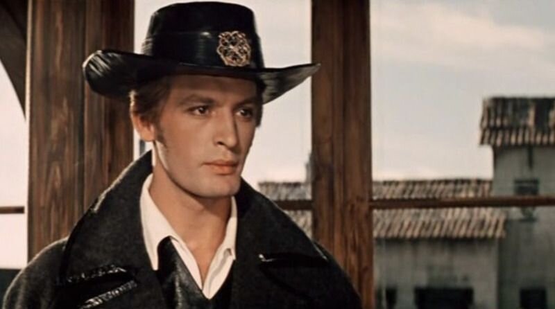 Василий Семёнович Лановой в роли капитана Грея