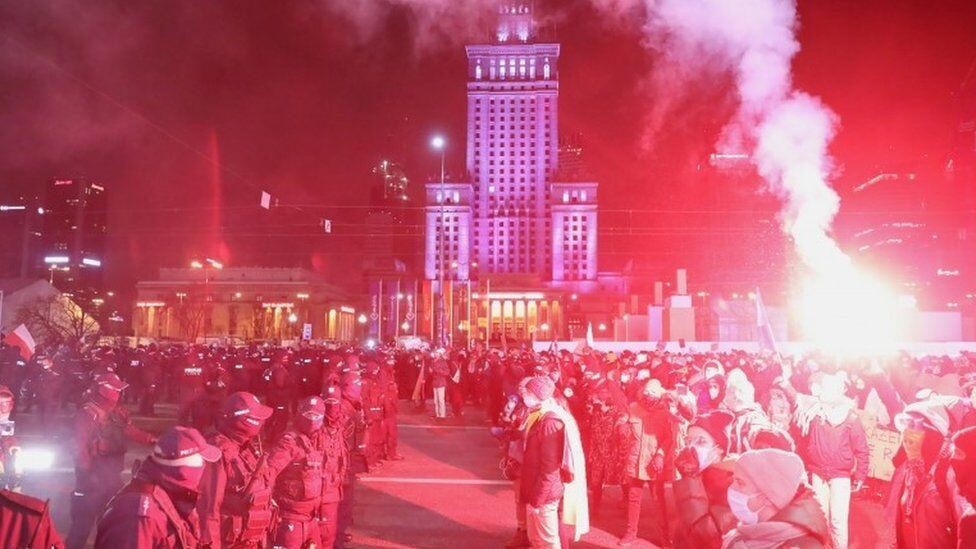 Перед дракой с полицейскими в Варшаве.