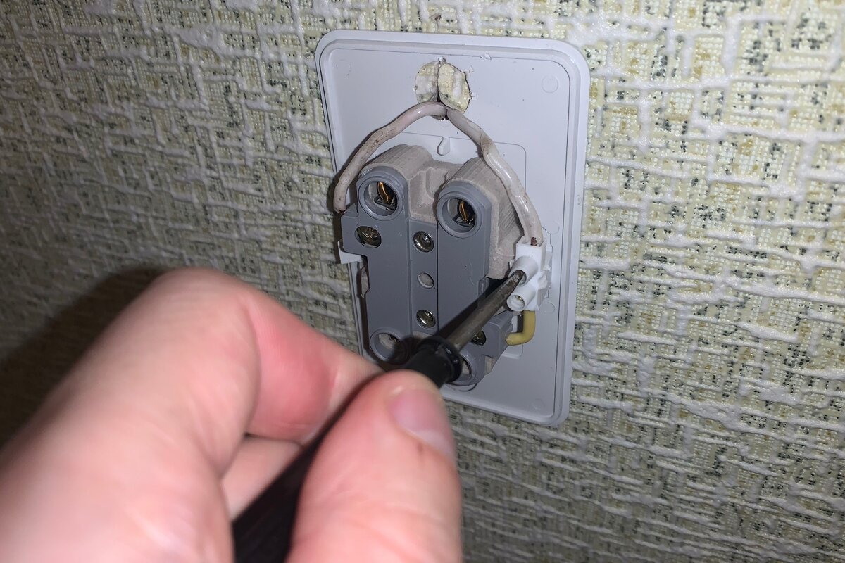 Теперь розетка будет работать долго и безопасно. Как правильно ее ...