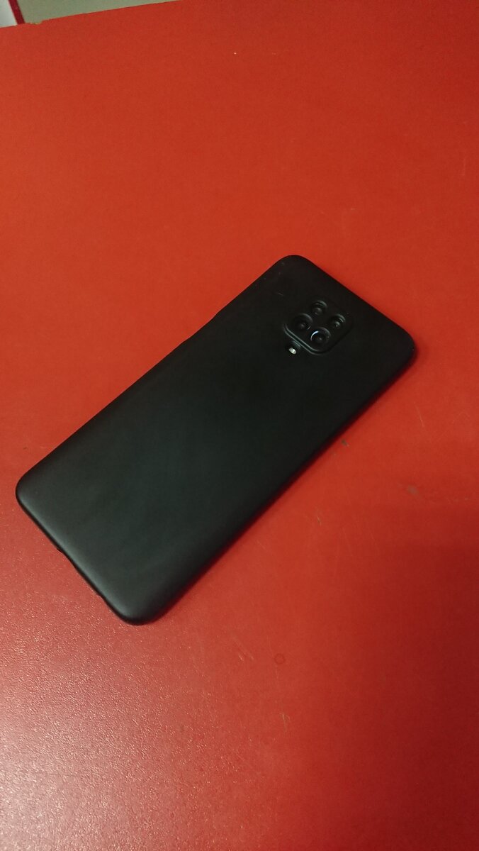 Такой чехол поставил на свой Redmi Note 9 Pro
