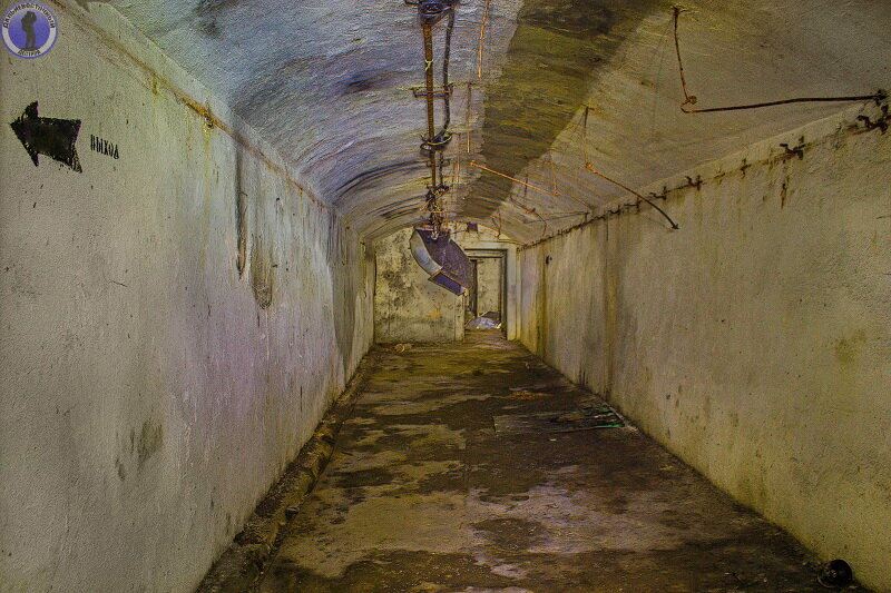 Заброшенный в недрах прибрежной скалы "Спецобъект №2 МПВО", построенный ...