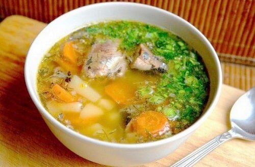Суп с сайрой и рисом в мультиварке: рецепт - Лайфхакер