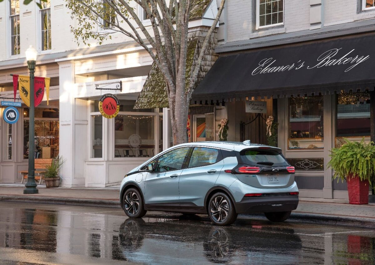 Chevrolet Bolt EV - фото Chevrolet