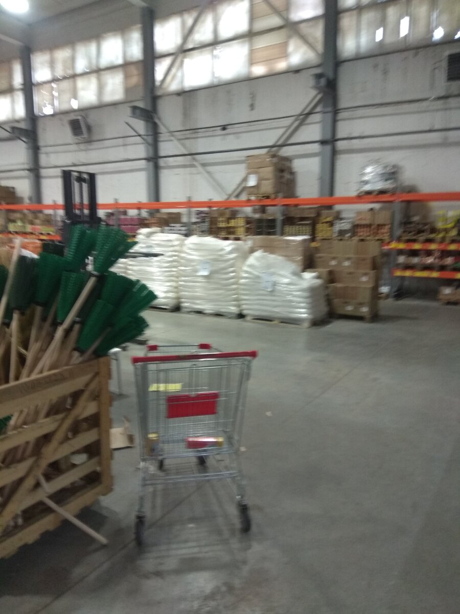 полупустой зал