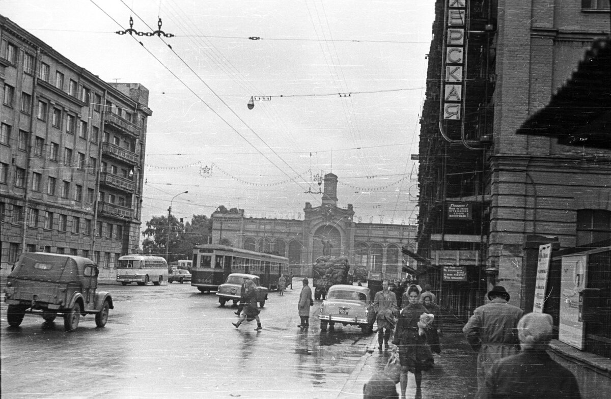 Санкт-Петербург в прошлом и сейчас (10 сравнительных фотографий  