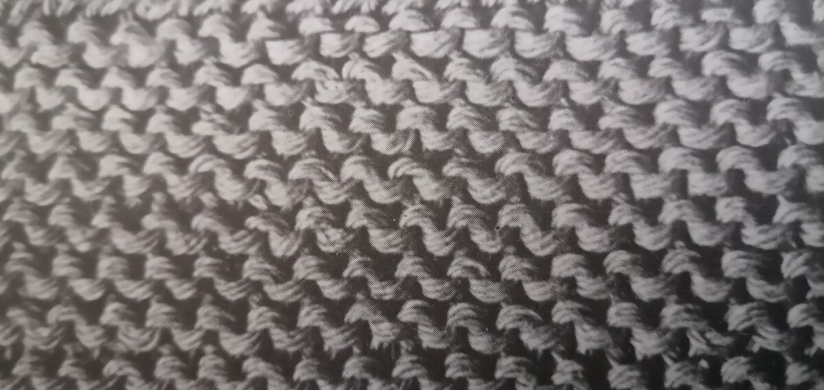 Образец платочного вязания из лицевых петель, вывязанных за передние стенки