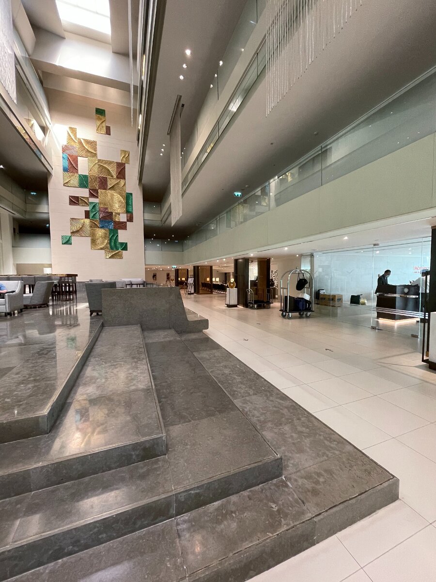 Холл отеля Movenpick BDMS Wellness Resort