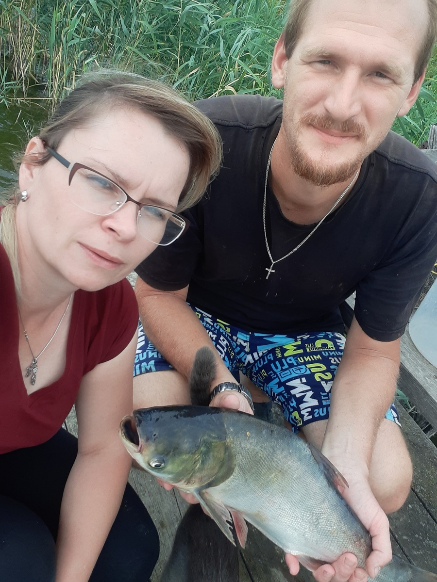 Традиционное фото с рыбой)
