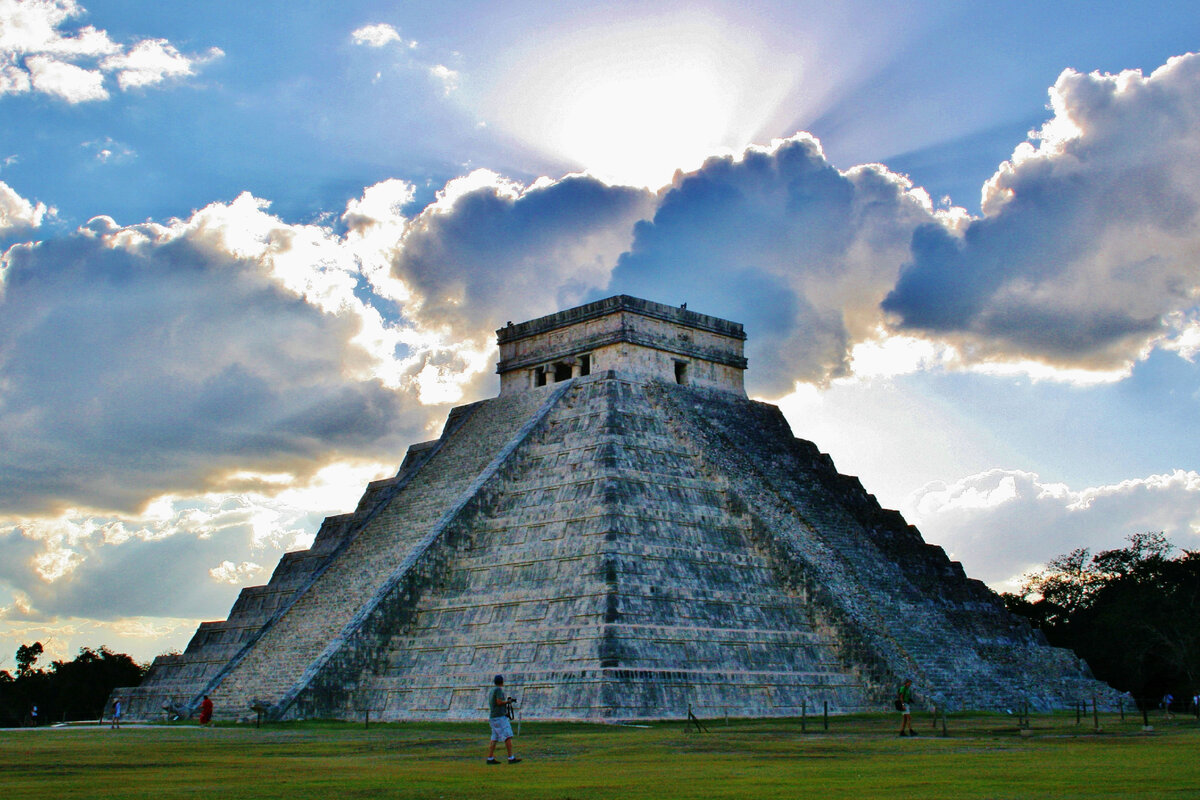 Лучшее чудо света. Пирамида Кукулькана Мексика. Чичен-ица храм Кукулькана. Древний город Чичен-ица, Мексика. Пирамиды Чичен-ица в Мексике.