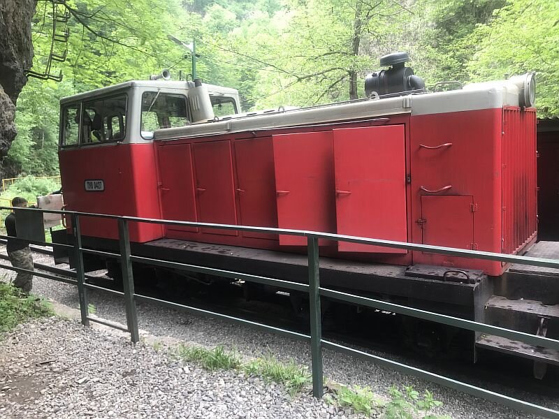 Машинист готовится к очередной поездке