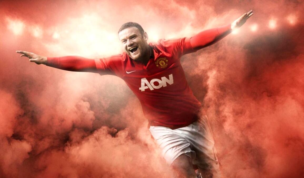  Уэйн Руни выступал на позициях оттянутого нападающего и центрального полузащитника. Многими признаётся лучшим английским футболистом своего поколения.