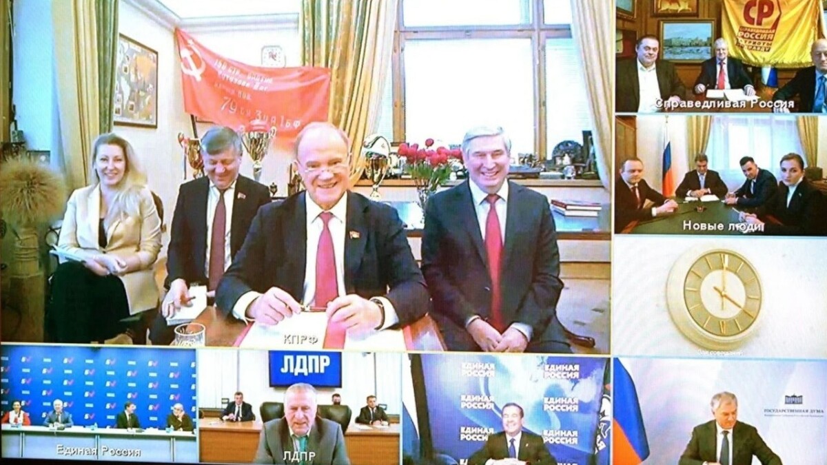 В сложной ситуации оказался лидер КПРФ. Президент встречу с лидерами думских фракций ради митинга коммунистов переносить вряд ли стал бы. Зато лидер коммунистов вполне мог изменить время начала митинга. 