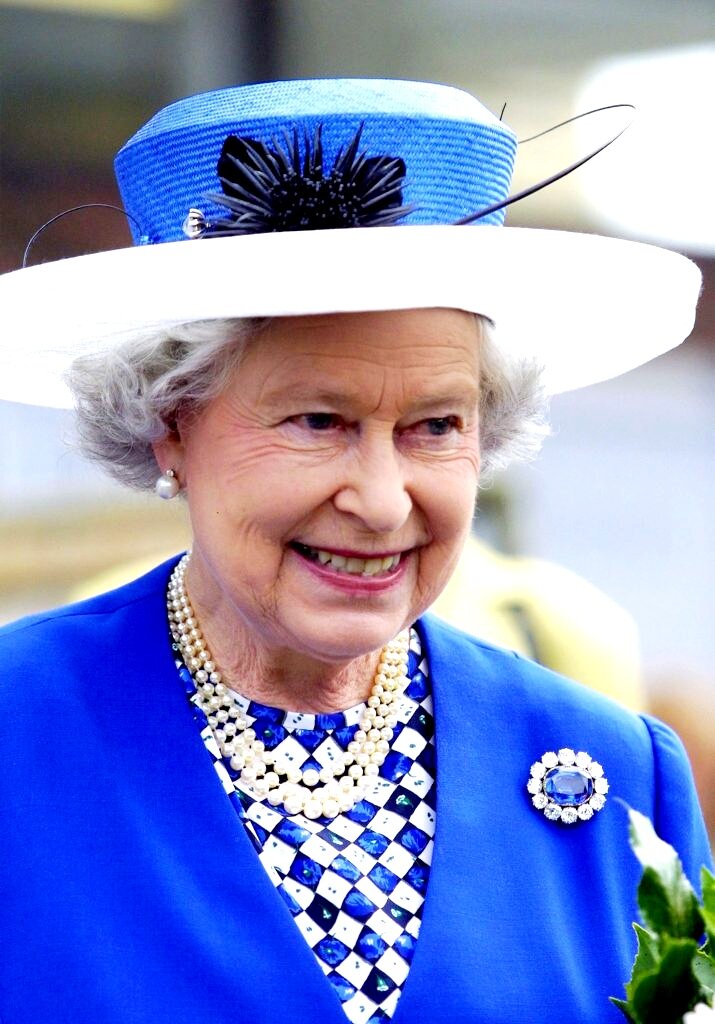 Королева Великобритании Елизавета II занимала престол с 1952 до 8 сентября 2022 года. Она была самым старейшим и самым элегантным монархом в мире и самой долго правящей главой государства за всю историю Великобритании. 