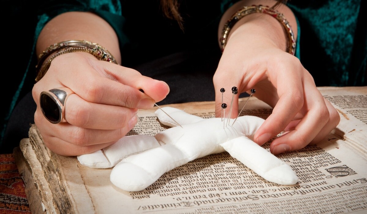 Порча – наиболее популярная форма тёмного магического воздействия.