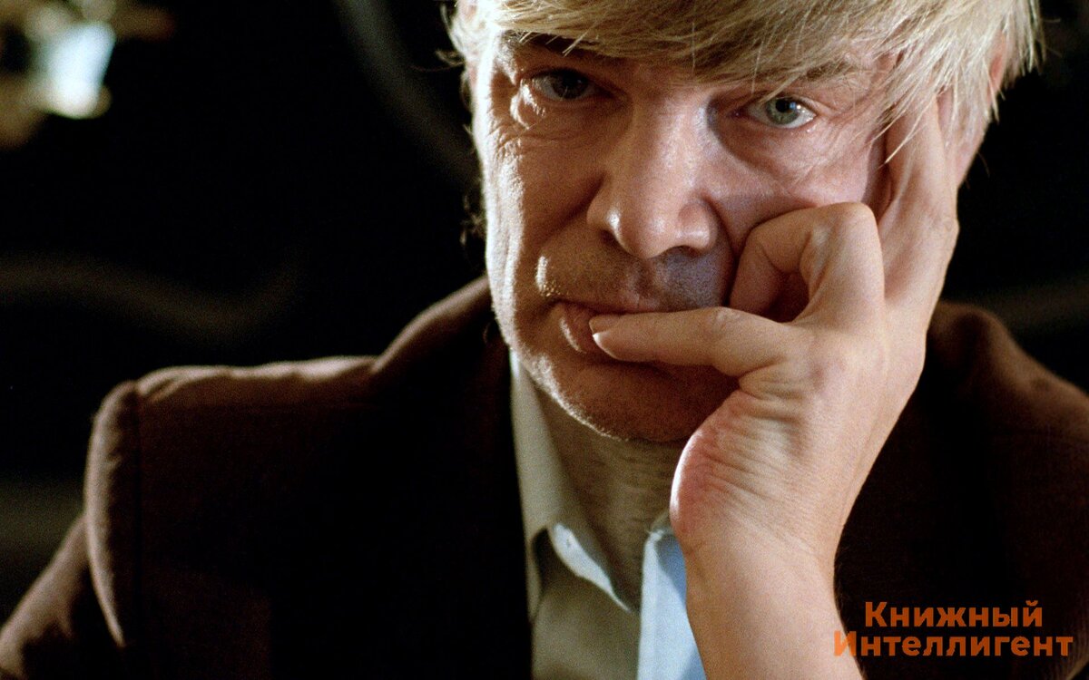 Венедикт Ерофеев и Веничка - один и тот же человек, которого нельзя ассоциировать с автором. 