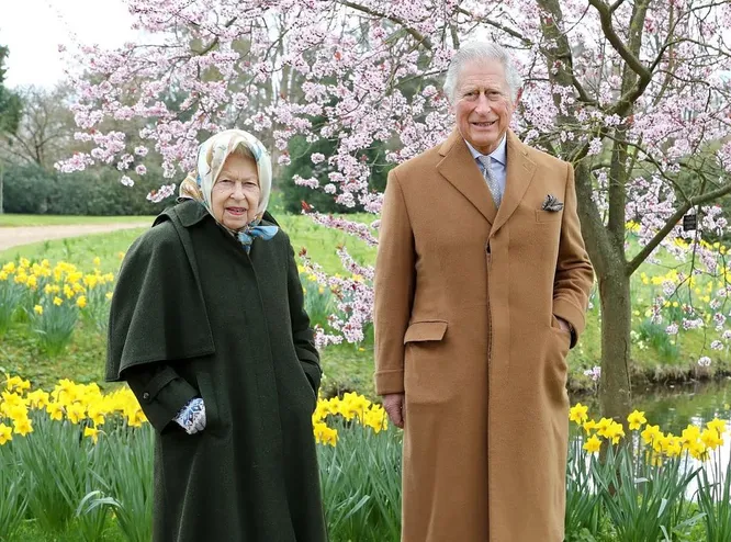 Елизавета II и принц Чарльз, @clarencehouse