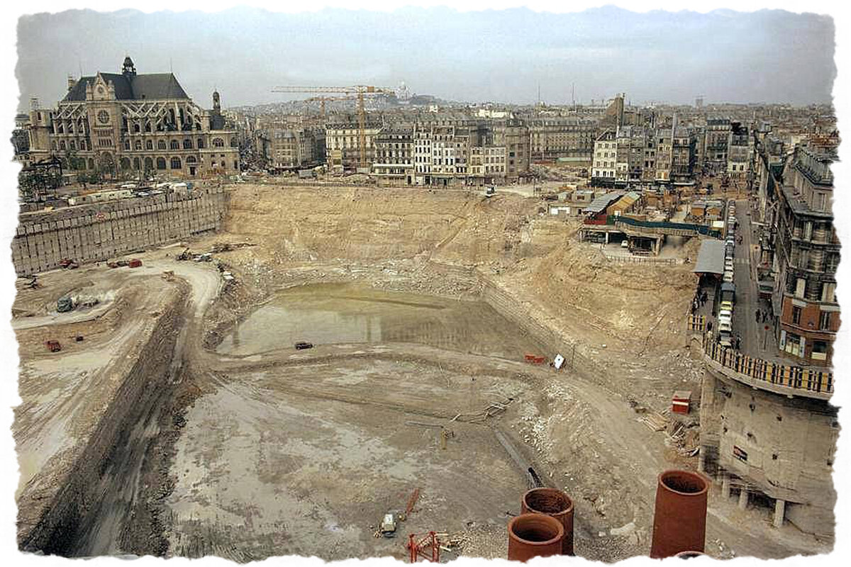 Первый этаж в земле. Раскопки les Halles Париж. Les Halles Париж 1973. Строительство les Halles в Париже. Труа де Холл, Париж, 1974.