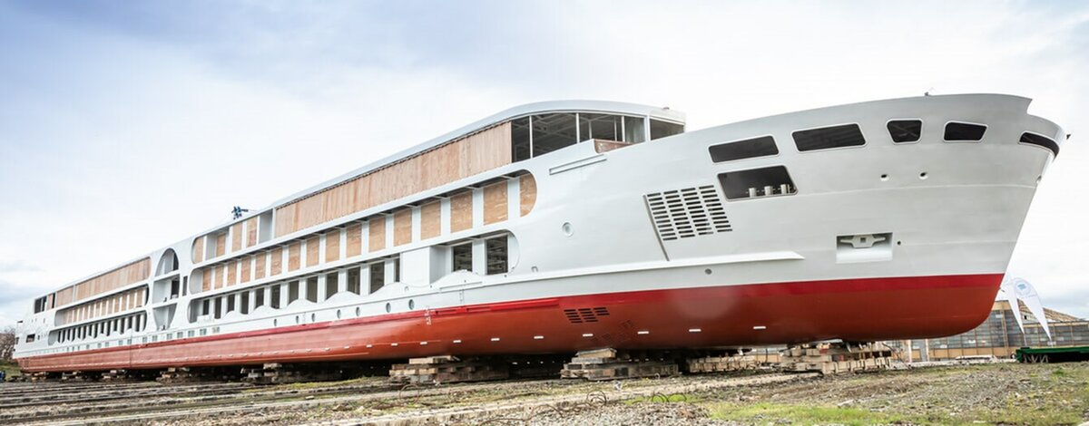 Без ливреи, зато с фанерой. Фото: cruiseindustrynews.com 