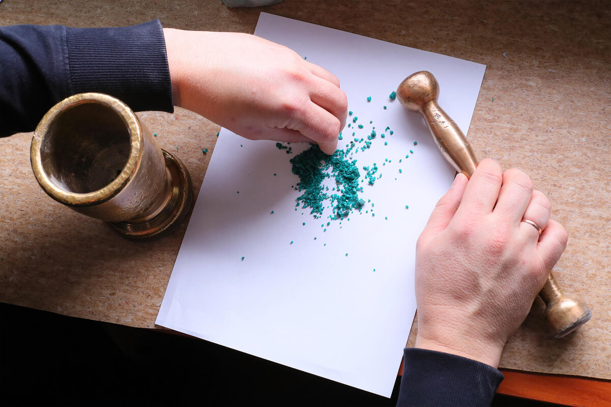 Процесс измельчения минералов