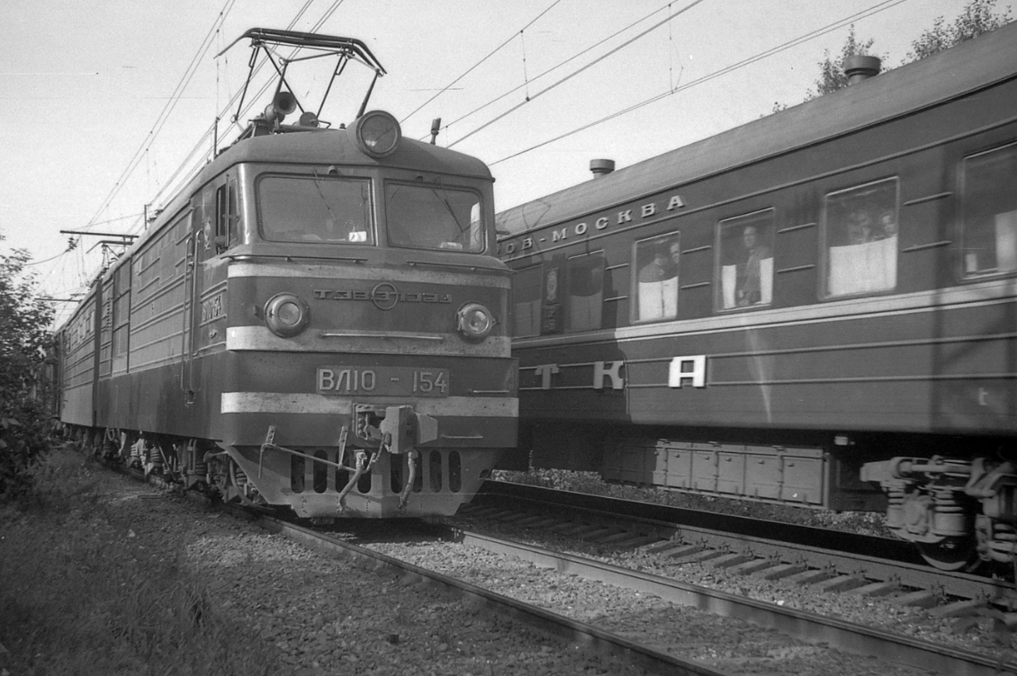 Поезд 1980 года. Вл10 154 СССР. Вл10 электропоезд. ЖД дороги СССР. Вл10