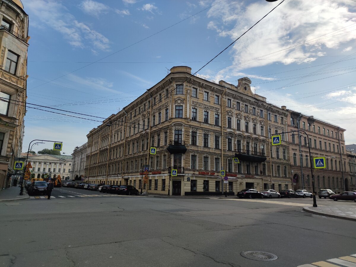 Вид на дом. фото автора.