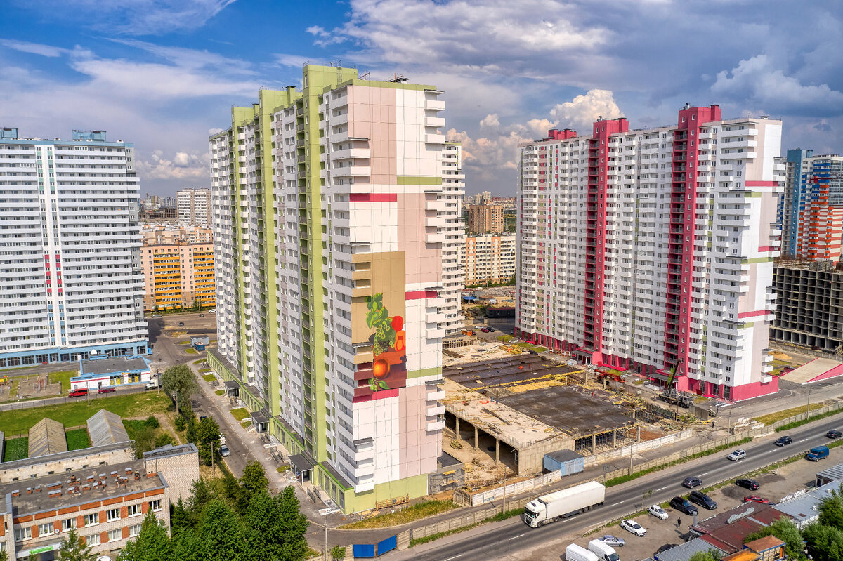 В декабре 2019 года СК "Дальпитерстрой" сдала в эксплуатацию три из четырех домов ЖК "Четыре сезона" в Шушарах. Часть квартир в них предназначена под социальное жилье по городскому контракту.