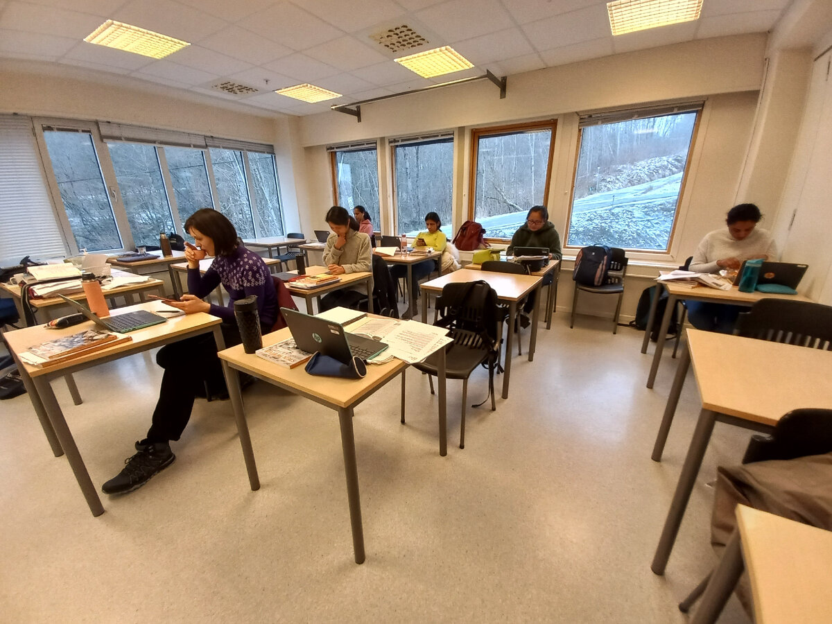 В норвежском классе для мигрантов. Фото автора.