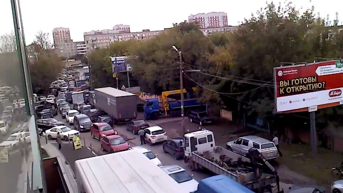 Пробка на переезде в Щербинке до 2016 года.