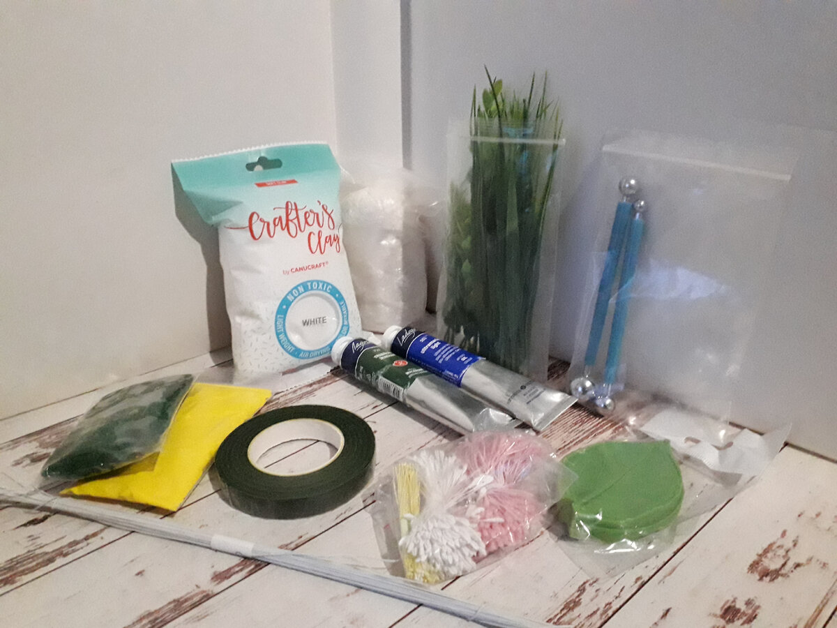 На этом фото лишь малая часть посылки, подробнее показали на видео.