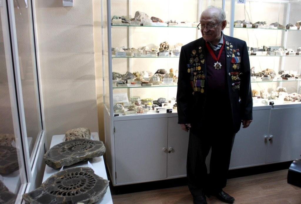Один из углов зала минералогического музея ист:https://nngasu.ru/content/news/index.php?news=10046