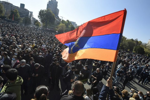 Планы Пашиняна по армяно-азербайджанскому урегулированию натолкнулись на протесты в Ереване