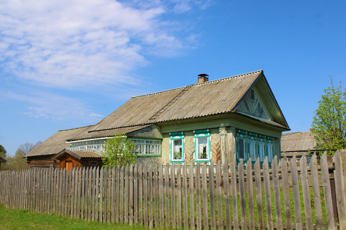 Большое село в Нижегородской области Носовая, в котором заброшены целые  улицы вместе с домами, а люди уже полы пилят на дрова | Под зонтиком | Дзен